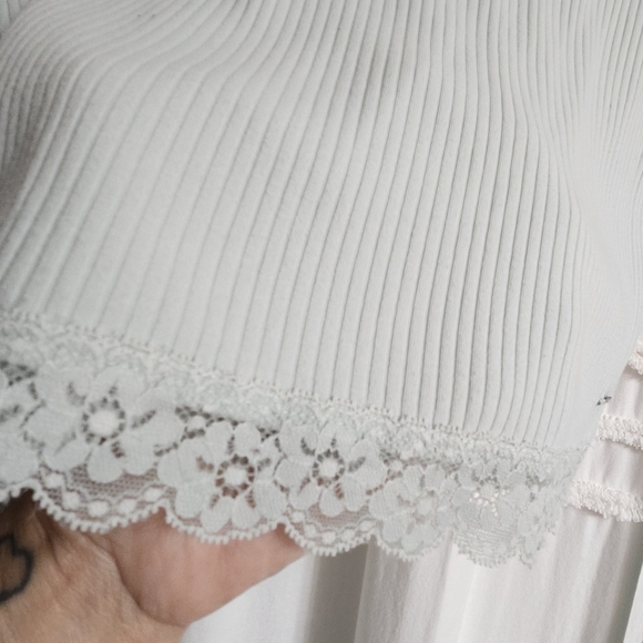 Great condition, Hollister sweater.  Size medium. Price is firm. - Picture 5 of 6